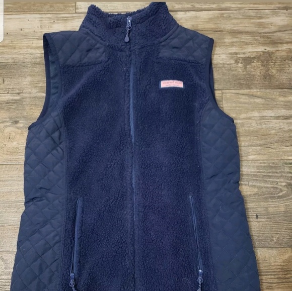 Vineyard Vines Jackets & Blazers - SALE! 🌊Vineyard Vines Solid Sea View Sherpa Vest